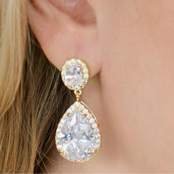 Mariell - NWT - Cubic Zirconia Tear-Drop dangle Earrings - Picture 9 of 10
